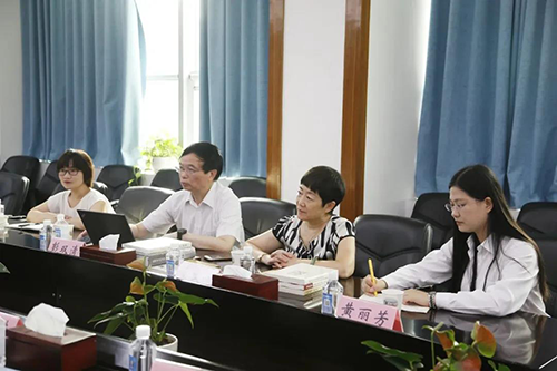 人生就是博临床前研究副总裁兼机构负责人彭双清教授，药效部执行主任董文心，药代安评项目负责人龙娜等